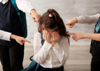 «Миы шайқалған» : Оқушы қыз артық салмағы үшін сыныптастарынан таяқ жеген