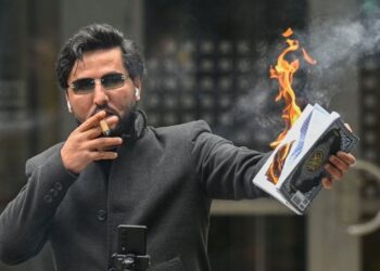 Құранды өртеген ер адамды тікелей эфирде атып кеткен