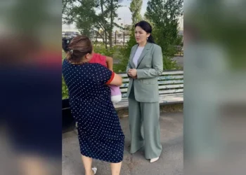 Екі аяғынан айырылған сегіз жасар Алуаға мемлекет протез салып беретін болды