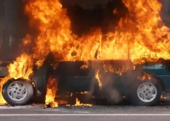 Ер адам сүйіктісіне ренжіп, көлігін өртеп жіберген