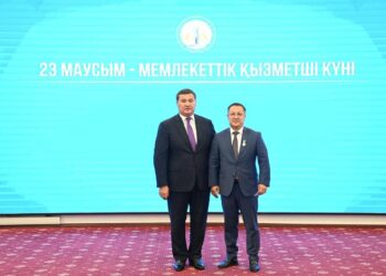 Мемлекеттік қызметшілер марапат төрінен көрінді