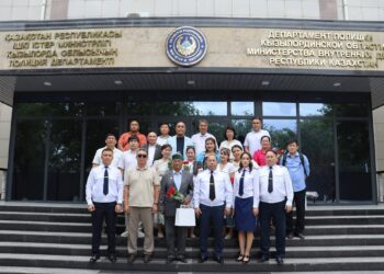 Қызылордалық полицейлер журналистерді кәсіби мерекелерімен құттықтады