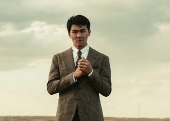 Мұқағали Мақатаевты “сорлы еркек” деген блогер жауапкершіліктен құтылды