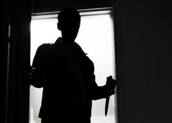 Ер адам ұйықтап жатқан әйелін пышақтап өлтірген