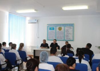 Фракция мүшесі медицина қызметкерлерімен кездесті