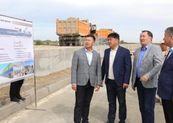 Сенаторлар «Тәуелсіздікке 25 жыл» даңғылындағы жол құрылысын бақылады