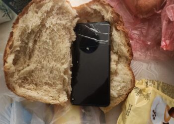 Жазасын өтеушіге нан ішіне телефон жасырып өткізбек болған