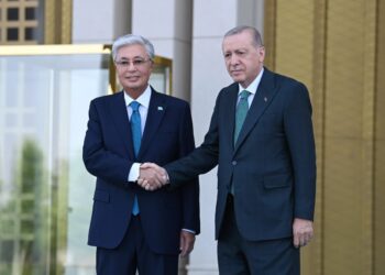 Түркия Республикасына ресми сапармен келген Қасым-Жомарт Тоқаевты Анкарадағы Президент сарайында салтанатты қарсы алу рәсімі өтті