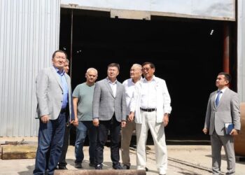 Сенаторлар квант зауытының жұмысымен танысты