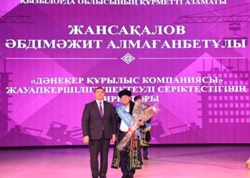 Құрыш қолды құрылысшылар құрмет төрінде