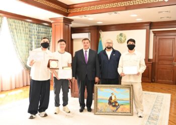 Аймақ басшысы «6ELLUCCI» тобының мүшелері мен продюсерлерін қабылдады