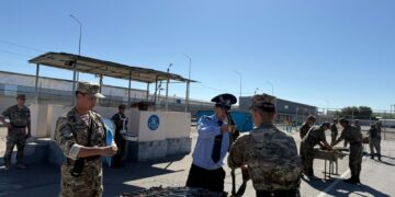 Жас сарбаздарға жауынгерлік қару табысталды