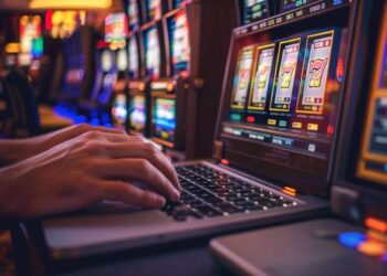 Депутат онлайн-казиноларды жарнамалайтын блогерлерге жазаны күшейтуді ұсынды