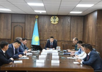 Комиссия отырысы: Қазалыда күзгі мерзімді әскерге шақыру жұмыстары пысықталды