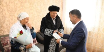 Отбасы күніне орай алтын той иелеріне құрмет көрсетілді