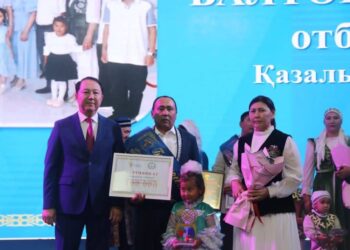 «Мерейлі отбасы — 2025» ұлттық байқауының облыстық кезеңінің берекелі отбасы номинация иегері — Қазалылық «Балтөреевтер отбасы»
