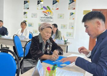 Батыр ана Әби Бибісара сайлауда дауыс берді