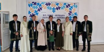 Отбасылық «Әуезовтер» ансамблінің мүшелері» дауыс берді