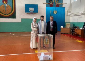 Қазалыда жас жұбайлар сайлауда дауыс берді