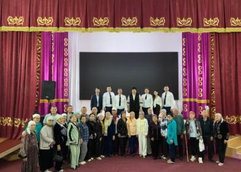 Мекеме ұжымы қарттарға құрмет көрсетті