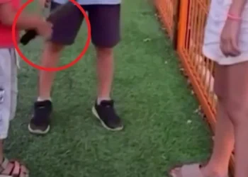 6 жасар бала өзінен үлкен қызды пышақпен қорқытқан