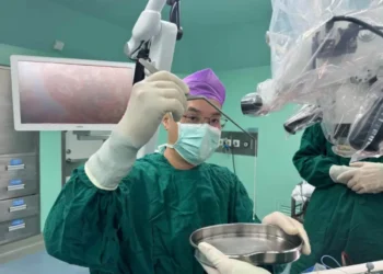 Көру қабілеті төмендеген адамның миынан 18 см құрт шыққан