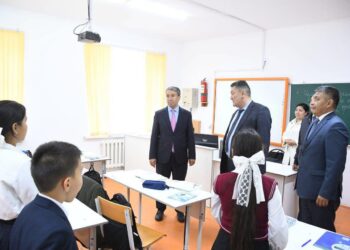 Аудан әкімі Қазалы қаласындағы мектептерді аралады