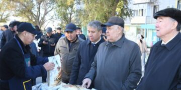 Қазалы ауданының ауыл шаруашылығы өнімдерінің жәрмеңкесіне келушілердің қарасы қалың