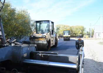 Аудан әкімі Әйтеке би кентіндегі жол жөндеу жұмыстарының сапасын бақылады