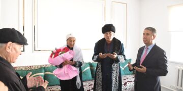 Қазалы ауданының әкімі қазыналы қарттарға құрмет көрсетті