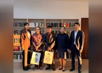 Қызылордада ҚАЖД қызметкерлері қарттар үйіндегі ұстаздарды мерекемен құттықтады