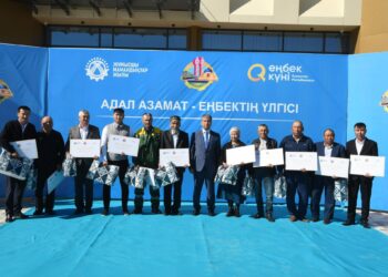 Қазалыда еңбек адамдары марапат төрінен көрінді