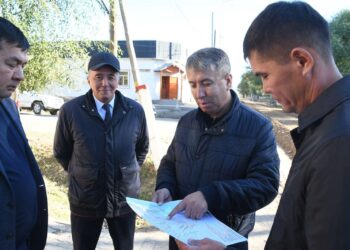 Қазалы ауданының әкімі жол құрылысының жұмыстарымен танысты