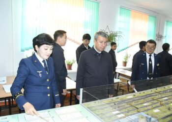 Қазалы ауданының әкімі Әйтеке би кентіндегі білім ошақтарын аралады