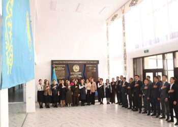 Қазалылықтар жұмыс күнін әнұранмен бастады