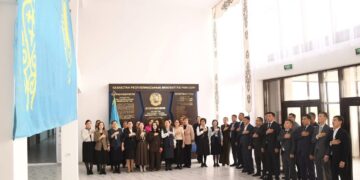 Қазалылықтар жұмыс күнін әнұранмен бастады