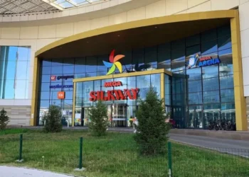 Ойын-сауық орталығында іш киіммен жүрген ер адам сотталды