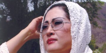 “Кенет өлсем ақ денемді пышақ салып кеспеңдер”: Мақпал Жүнісова марқұм күйеуінің соңғы хаттарын жариялады