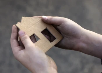 Қызылорда қаласының әкімдігі жетім қызға 30 жылдан бері баспана бермей келген