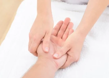 Атырауда боди-массаж жасайтын әйел кикілжің кезінде клиентін пышақтап өлтірді деген күдікке ілінді