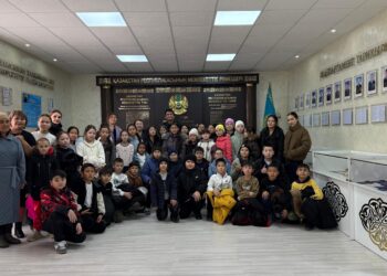 «Біз өмірді таңдаймыз!»: қызылордалық оқушылар заманауи полицияның тыныс-тіршілігімен танысты