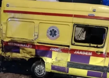 “Бір адам көз жұмған”: Жедел жәрдем көлігі жол апатына ұшырады