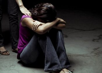 “Миы шайқалған”. Студент қызды қатарластары колледж дәретханасында ұрып, тепкен