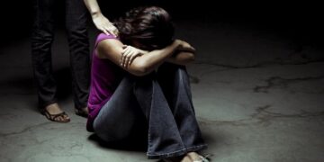 “Миы шайқалған”. Студент қызды қатарластары колледж дәретханасында ұрып, тепкен