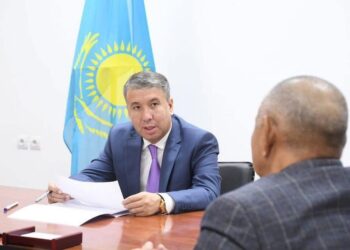 Қазалы ауданының әкімі азаматтарды жеке мәселелері бойынша қабылдады