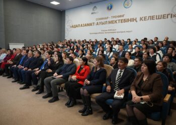 Сыр төрінде «Адал азамат: ауыл мектебінің келешегі» атты республикалық семинар-тренинг өтті.