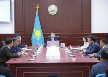 Мемлекеттік қызметте әдеп пен заңнаманы сақтау мәселелері талқыланады