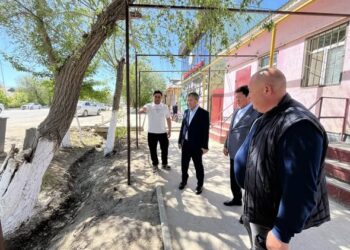 Қазалыда аудан орталығындағы арықтарға су жіберілуде