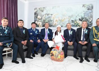 Аудан әкімі тыл ардагерлерін мерекемен құттықтады