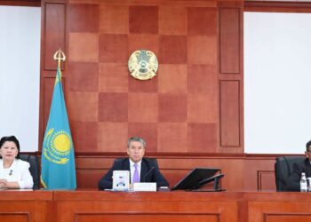 Аудан әкімі мектеп бітіруші түлектермен кездесті